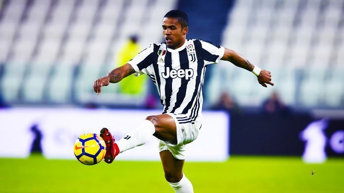 Douglas Costa in azione
