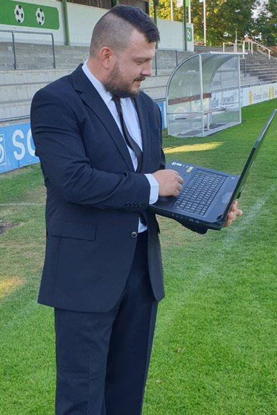 Sepp Hedel al lavoro sul campo