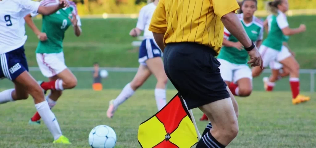Arbitro calcistico: requisiti e percorso per avviarti alla professione